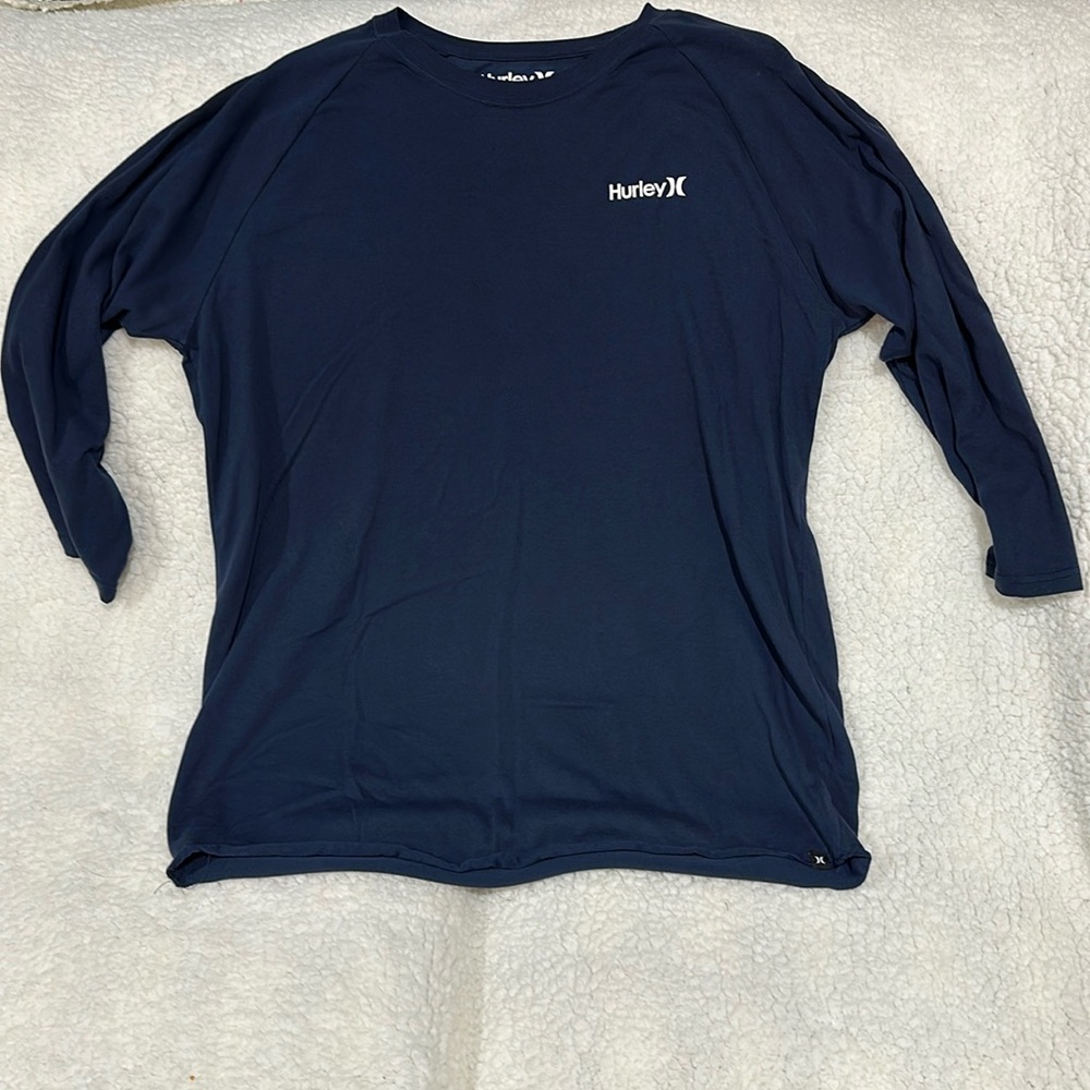 Nice fitting navy athletic shirt by Hurley. 3/4 sleeve